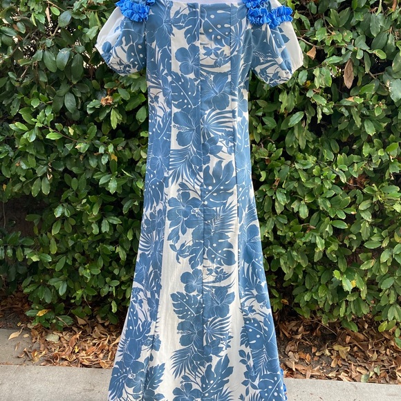 Royal Creation Hawaiian dress - Picture 3 of 6